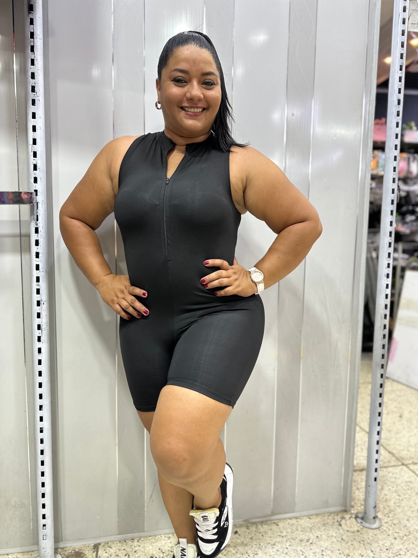 ENTERIZO CORTO CIERRE MANGA SIZA